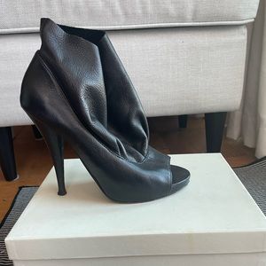 Dolce Vita Loose Ankle Open Toe Ankle boots - Size 7